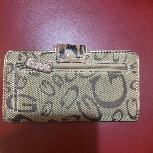 Wallets - Picture 8 of 13